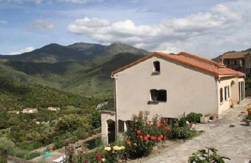 Soveria House | 1 bedroom ground floor villa with garden