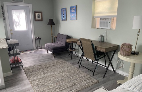 Lake Worth Corridor Cottage | 1 Bedroom House,Fenced Backyard, Private Patio, Firepit, Grill, Driveway Parking