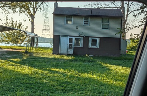 East Moline House | 1-bedroom house w/Cabin Interior on the Mississippi River.Campbells Island