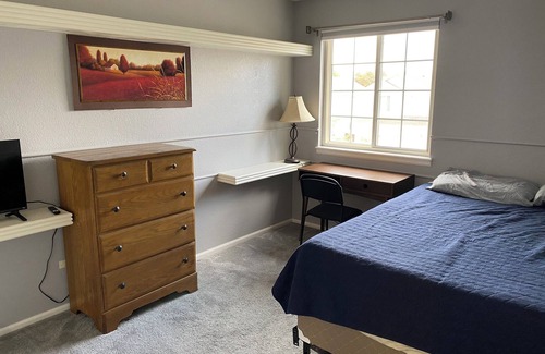 Westridge House | 1 Bedroom in a Roomate Shared home in delightful Highlands Ranch with WiFi, AC