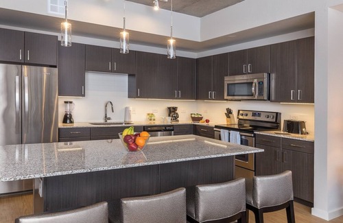 Civic District Resort | 1 Bedroom in the heart of Austin Amazing Rooftop Pool!