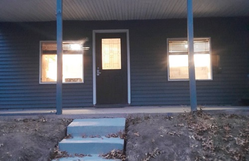 La Crosse Apartment | 1 Bedroom lake facing apartment less than 8 miles From Downtown La Crosse.