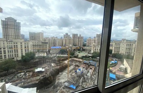 Hiranandani Gardens Apartment | 1-Bedroom Lake View Apartment at Hiranandani Powai