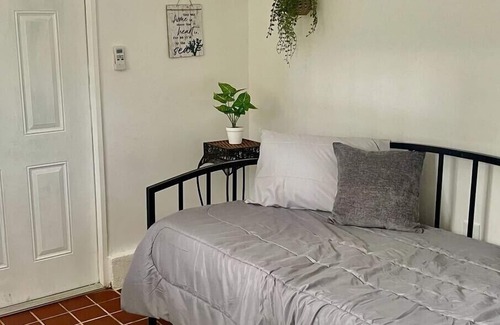 Homestead Apartment | 1 bedroom located in Homestead Fl , Near Fl keys , private parking