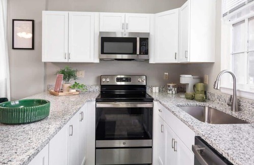 Italian Village Apartment | 1 Bedroom Near Short North