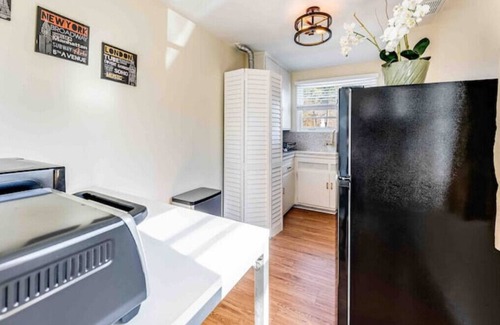 Fairfax District Apartment | 1 bedroom near WeHo/Grove/Erewhon