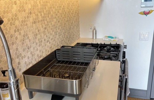 Greenpoint Condo | 1-bedroom on waterfront in Brooklyn with Balcony, Rooftop, Gym, WiFi, Top Floor!