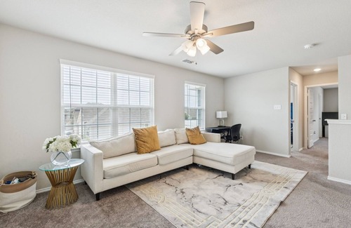 Lincoln Park House | 1-Bedroom Private Stay Ensuite +Extra Room Option.Cozy Hideaway No Shared Guests