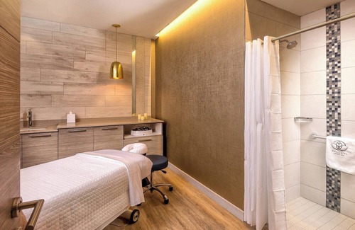 Clearwater Beach Resort | 1 Bedroom Presidential Suite at Wyndham Clearwater Beach Resort - Sleeps 4