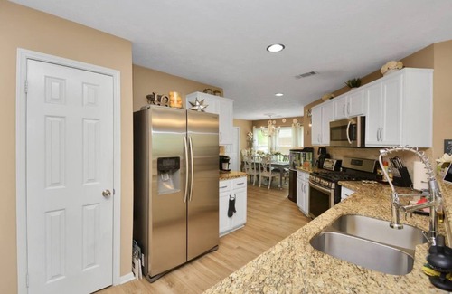 Barker House | 1 Bedroom | Private Home and Backyard and Deckn