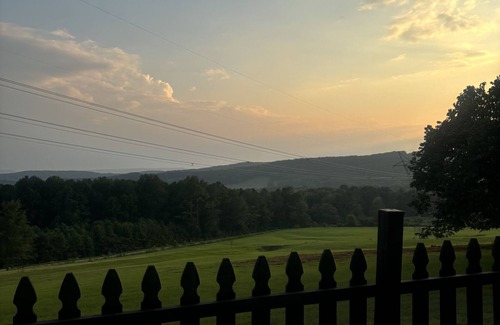 Gurley House | 1 bedroom Quonset hut tucked in the mountains of north Alabama near Huntsville