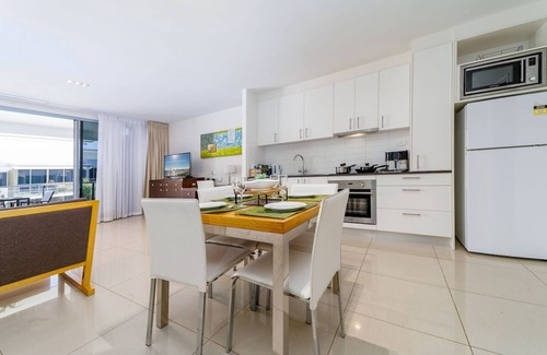 Urangan Apartment | 1-Bedroom Resort Apartment with Pool Views