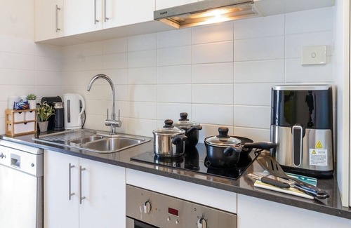 Urangan Apartment | 1-Bedroom Resort Apartment with Pool Views