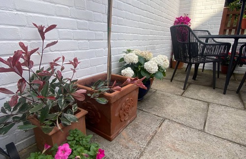 Parsons Green and Walham Apartment | 1-Bedroom Spacious Apartment in Parsons Green Village