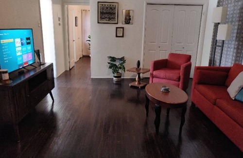 Oleander - Sunset Condo | 1 Bedroom Spacious Townhouse Midst of Downtown Bakersfield