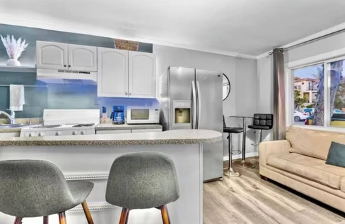 Mission Beach Apartment | 1 bedroom steps to sand