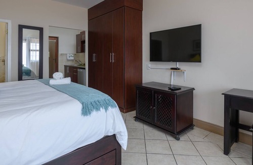 Port Edward Apartment | 1 bedroom studio apartment with ocean views