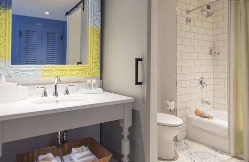 Florida Center Hotel | 1-Bedroom Suite at a 4⭐️ Hotel