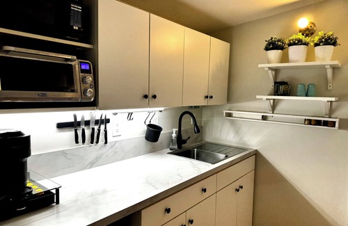 Carleton Place Apartment | 1 bedroom Suite: Kitchenette, parking, central - upper level