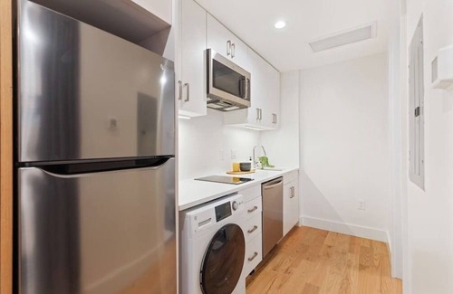 Cannonborough Elliotborough Apartment | 1 Bedroom Suite, On- Site Parking Available!
