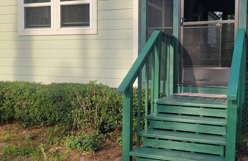 Jasper Cottage | 1 bedroom tiny house 8 minutes from Spirit of the Suwannee Music Park.