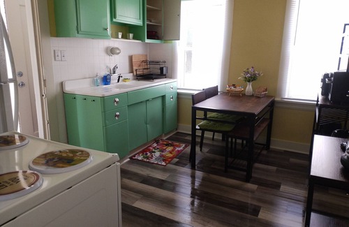 Old Brooklyn House | 1-bedroom vacation home 4 minutes from Cleveland Metroparks Zoo