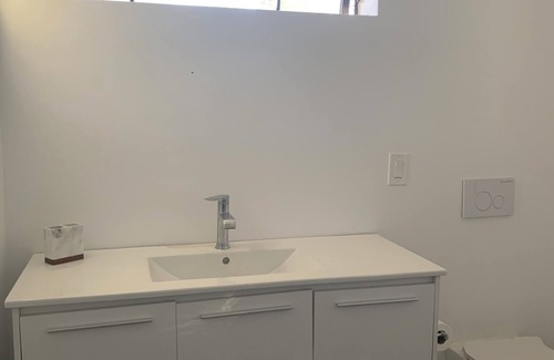 Altadena House | 1-bedroom vacation home just 21 minutes from Hollywood Boulevard