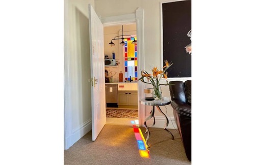 Jingletown Apartment | 1-bedroom Victorian flat just 10 minutes drive to San Francisco Bay. Parking.