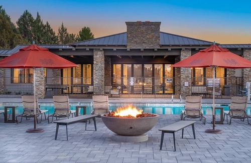 Camp Verde Cabin | 1 Bedroom w/loft Deluxe Cabin Sleeps 6, 30 minutes to Sedona -No pets