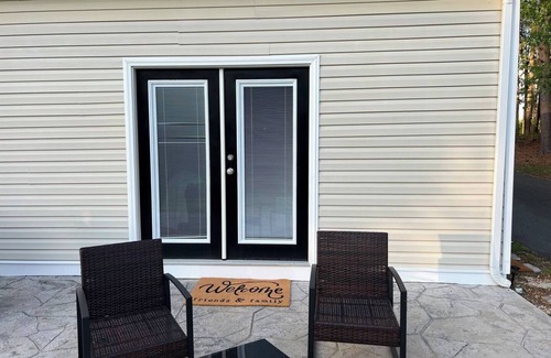 Chesterfield House | 1-Bedroom w/private entrance, Patio, & Parking