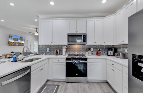 Atlantic Beach House | 1 blk to Beach|Htd Pool|HotTub|Mini Golf|Gm Room
