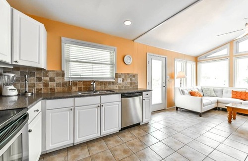 Pirates Beach House | 1 Block from beach-Gulf View! -Pet-Friendly