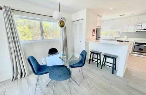 North Beach House | *1 Block From Beach* Private Hot Tub* Rooftop Terrace*