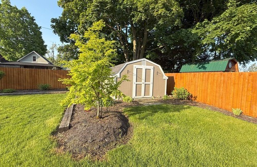 Charlevoix House | 1+ block from Lake Michigan Beach 3 bedroom house in Charlevoix with WiFi and AC