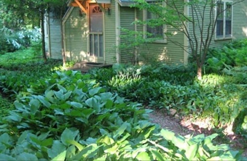 Glenn Cottage | 1 Block from Lake Michigan, Traditional Michigan Cottage