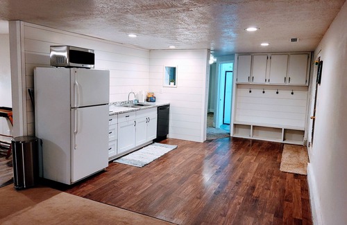 Lava Hot Springs House | 1 block from Main St & hot pools! POOL TABLE! Spacious 6 bedroom home