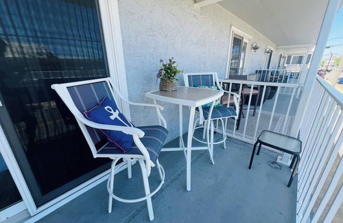 North End Condo | 1 BLOCK FROM THE BEACH/BOARDWALK! 1BR 1BATH-SLEEPS 6; PARKING, WIFI, BEACH TAGS