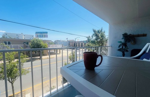 North End Condo | 1 BLOCK FROM THE BEACH/BOARDWALK! 1BR 1BATH-SLEEPS 6; PARKING, WIFI, BEACH TAGS
