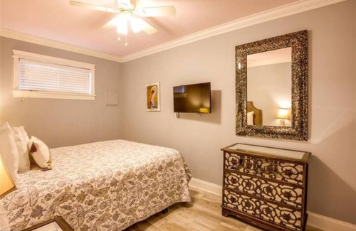Virginia Beach Condo | 1 block from the beach