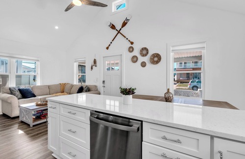Wall House | 1 Block to Beach, Linens + Towels, BBQ, AC