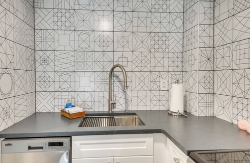 Rogers Seabreeze Apartment | 1 Block to Daytona Beach: Modern Studio