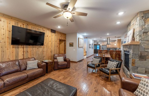 Grand Lake Cabin | 1 Block to Downtown 5BR Sleeps16 Sauna Theater/Game Room View Steps to Grand Ave