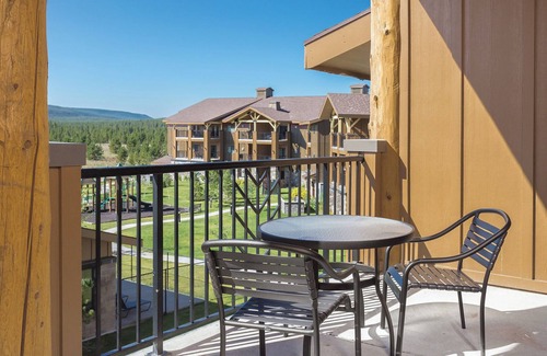West Yellowstone Condo | 1 Block To Park Entrance, Large 1BDRM Resort Condo With Kitchen/Washer/Dryer
