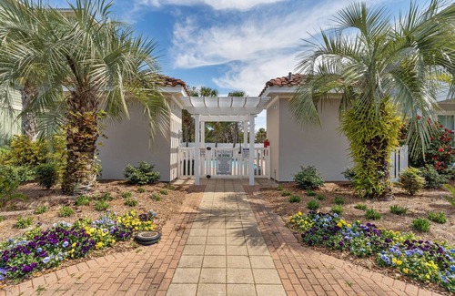 Emerald Waters Village House | 1 block to PRIVATE deeded beach! Spacious 3 bedroom.3.5 bath - Gated Community