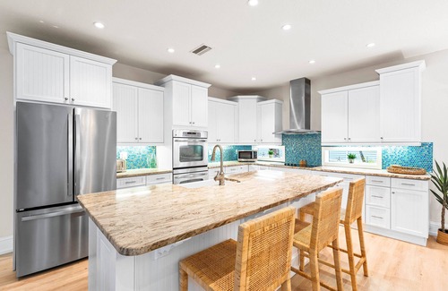 Holmes Beach House | 1 Block to the Beach - LARGE Private Pool - Newly Renovated 6 Bdrm Luxury House