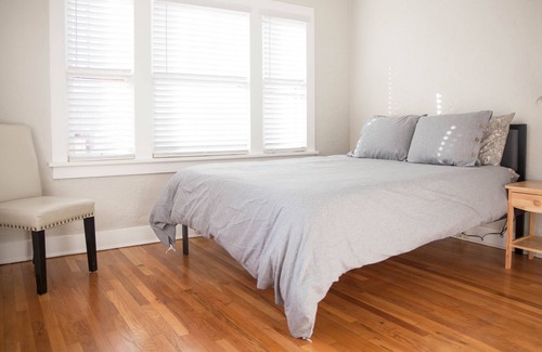 Nob Hill House | 1 block to UNM and Nob Hill