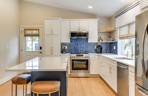 Annapolis House | 1 Block to USNA Stadium: Modern Annapolis Home!