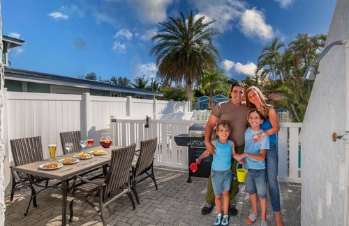 Ilexhurst Apartment | 1 Block WALK on QUIET street to beach/food/fun