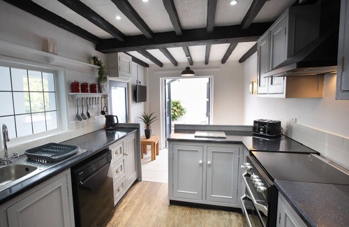 Llangollen House | 1 BODWEN VILLAS, pet friendly, with a garden in Llangollen