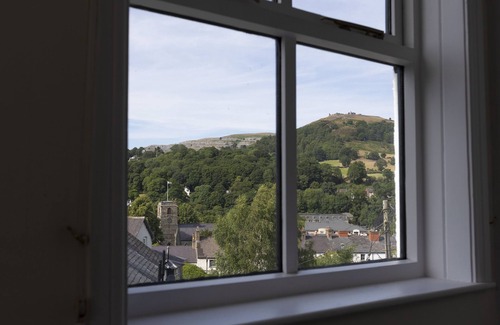 Llangollen House | 1 BODWEN VILLAS, pet friendly, with a garden in Llangollen